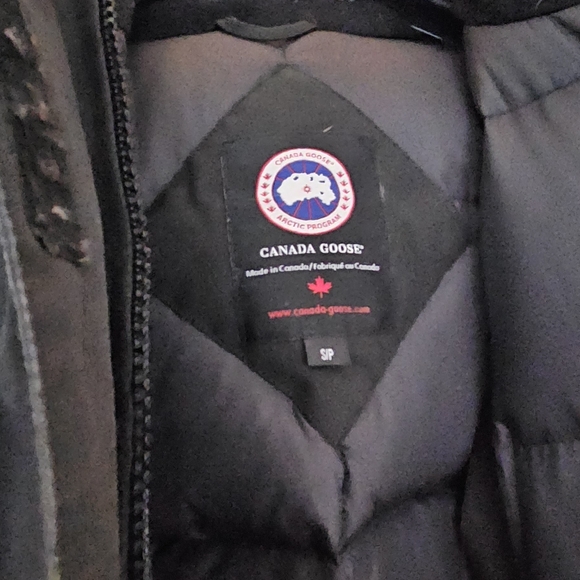 Canada Goose Parka - Picture 4 of 4